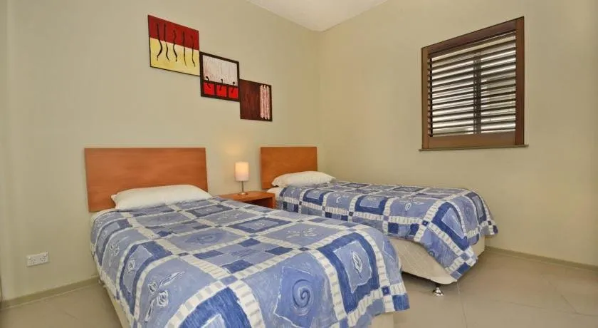Jomar U1, 21 McIlwraith Street, Moffat Beach - Image 1