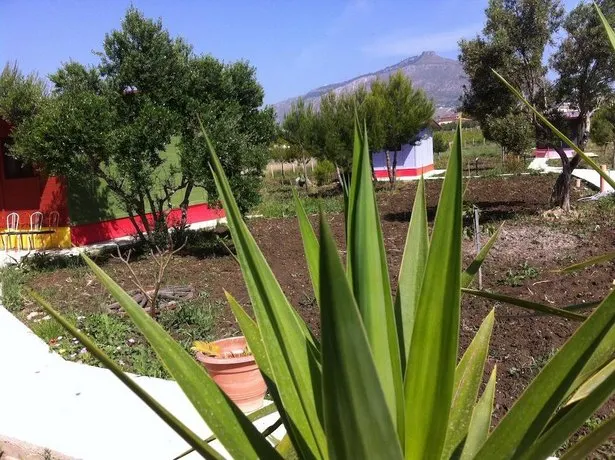 Trapani Hostel Cottage - Image 1