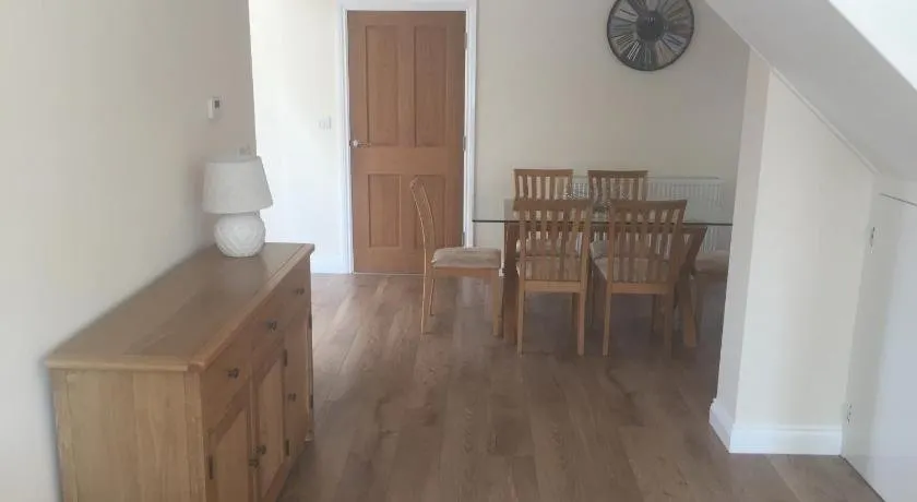 Red House Cottage - Image 1