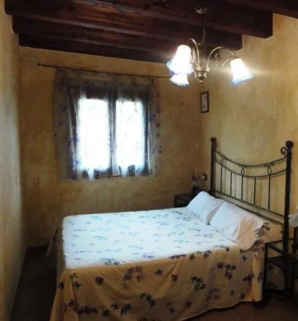 Hotel Rural Apartamentos Los Quinones - Image 1