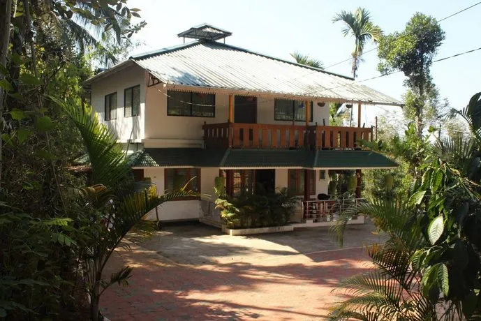 Globe Trotting Holidays Inn - Image 1