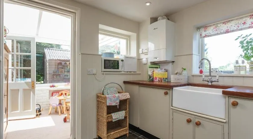 Twin Cottage, New Forest National Park - Image 1