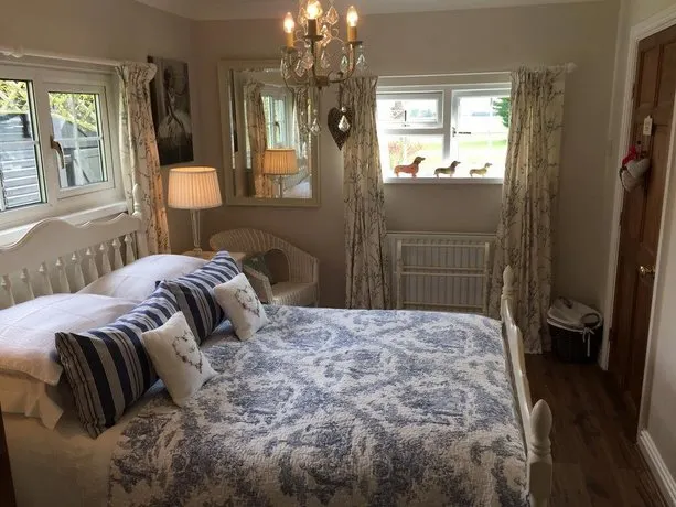 Witham Cottage - Image 1