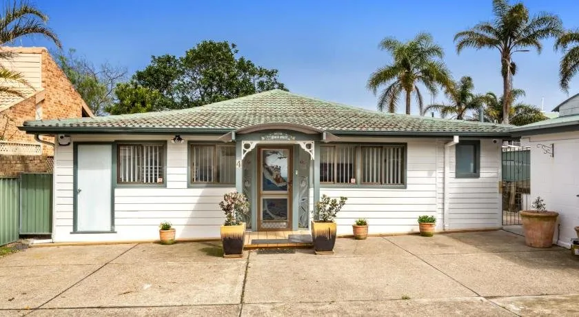 Sunset Beach House - Soldiers Point Sleeps 9 - Image 1