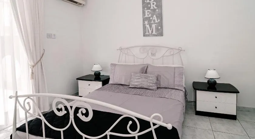 Sue's Apartment - Image 1