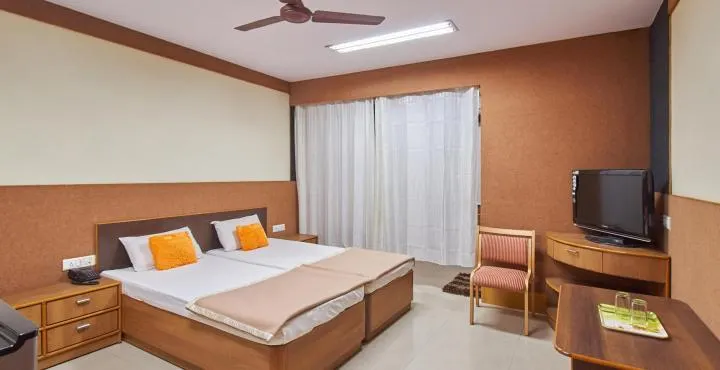 Inchara Hotel - Image 1