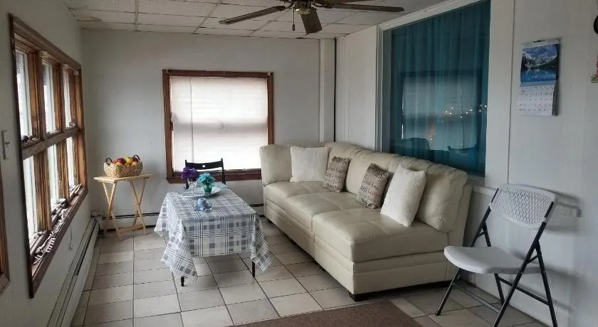 UnbeatableOceanLocationHome - Image 1