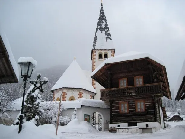 Chalet Catton - Image 1