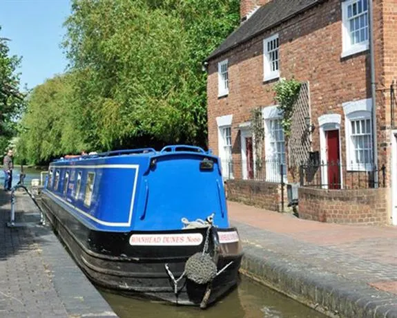 Canal Boat Club At Anderton Marina - Image 1