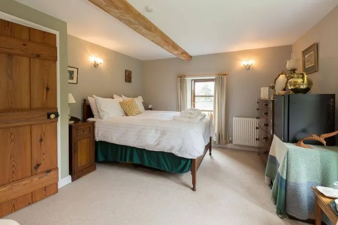 Summer House Bed & Breakfast - Image 1