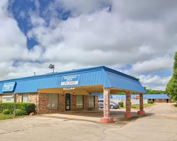 Rodeway Inn - Image 1