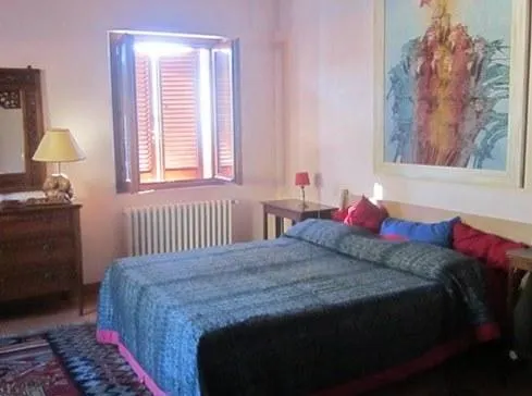 La Maison Rouge - Image 1