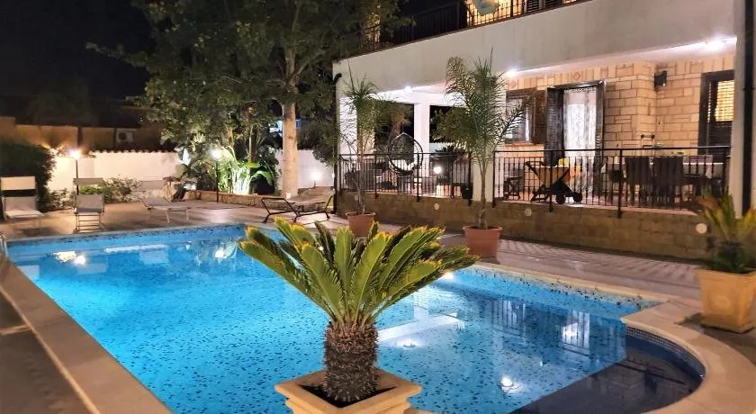 VILLA MARIANNA CON PISCINA PRIVATA ampi spazi esterni e WIFI FREE - Image 1
