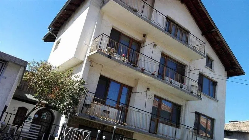 Tsvetkovi Guest House - Image 1