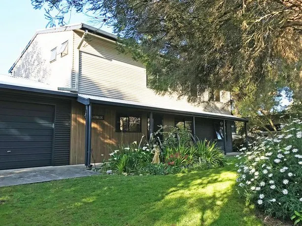 Sandy Point Luxury Beach House - Image 1
