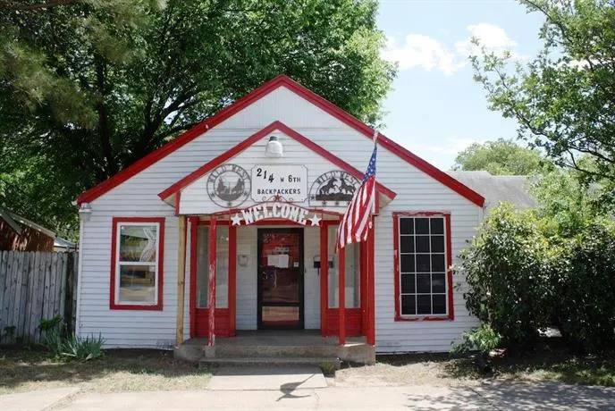 The Wild Wild West Dallas Irving Backpackers GuestHouse - Image 1