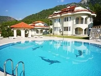 Lakeside Villa - Image 1