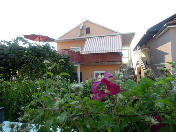 Apartments Dent - Image 1