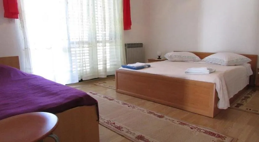 MIRELA house with apartment - Image 1
