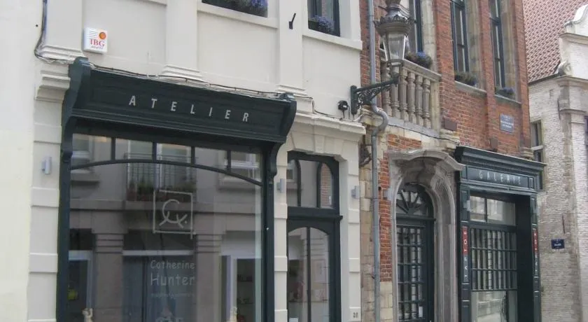 B&B Le Val des Roses Brussels - Image 1