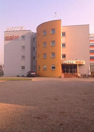 Major - Image 1