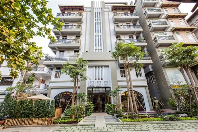 Apsor Palace Hotel - Image 1