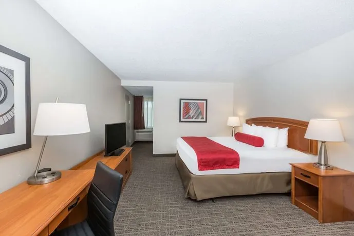 Ramada Ankeny - Image 1