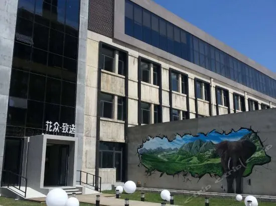 Hua Zhong Hotel - Image 1