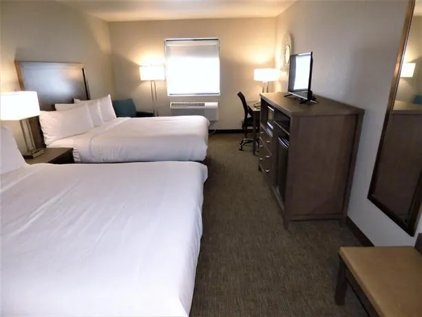 Sandhill Inn & Suites - Image 1