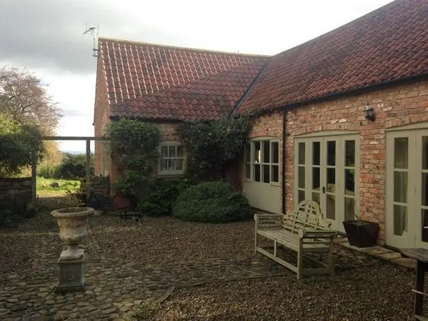 Low Ash Bank Grange - Image 1