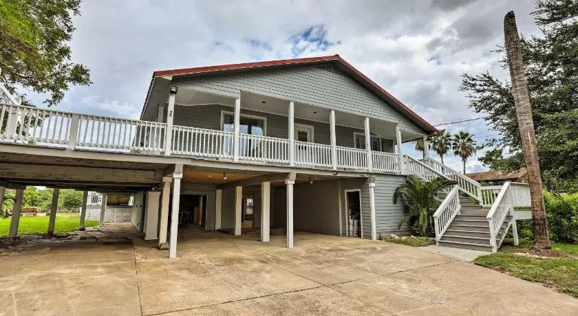 Home w/ Deck & Dock on San Jacinto River - Image 1