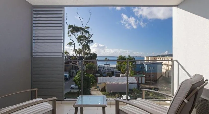 Unit 301 'The Shoal' 6-8 Bullecourt Street - Air con walking to local shops & beach - Image 1