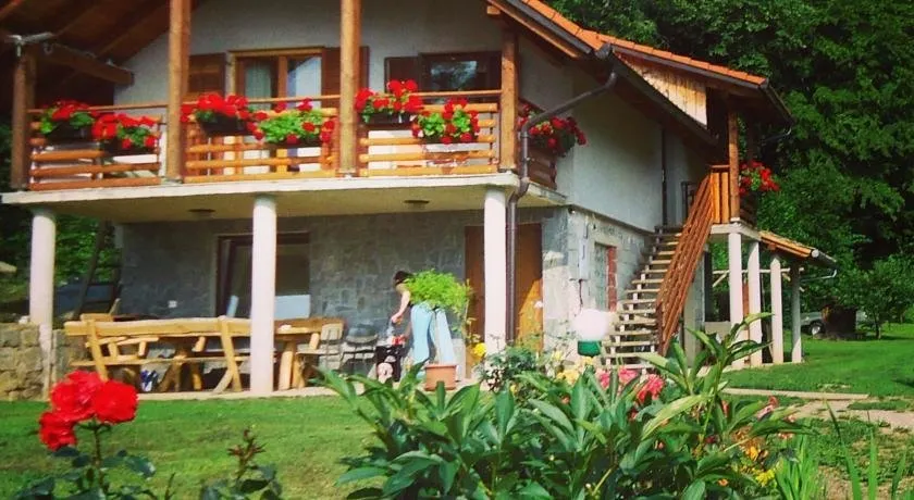 Vineyard Cottage Planinc - Image 1