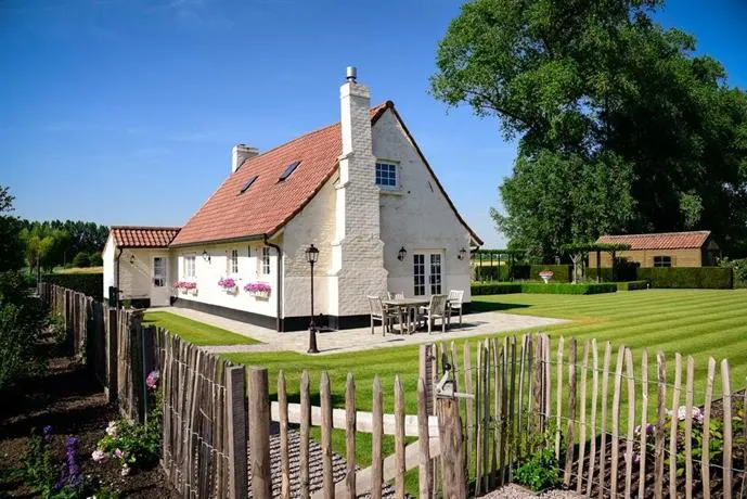 Cottage Nostalgia - Image 1