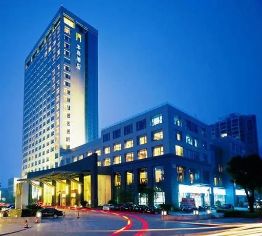 Peninsula Hotel - Image 1