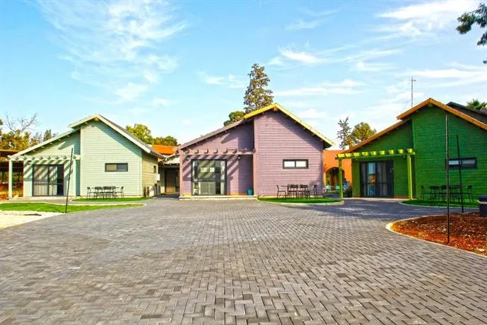Etnahta Hazorim - Image 1