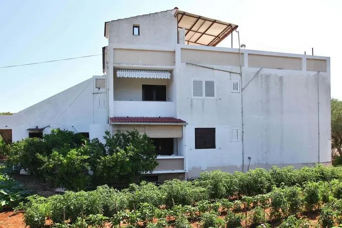Guest House Peninsula - Image 1