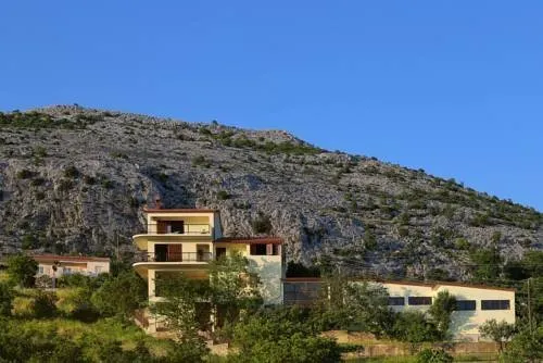 Bonavia Seaview Holiday Home - Image 1