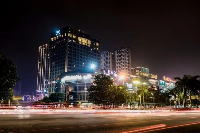 IU Hotels·Guangzhou Zengcheng Gualv Road Wanda Plaza - Image 1