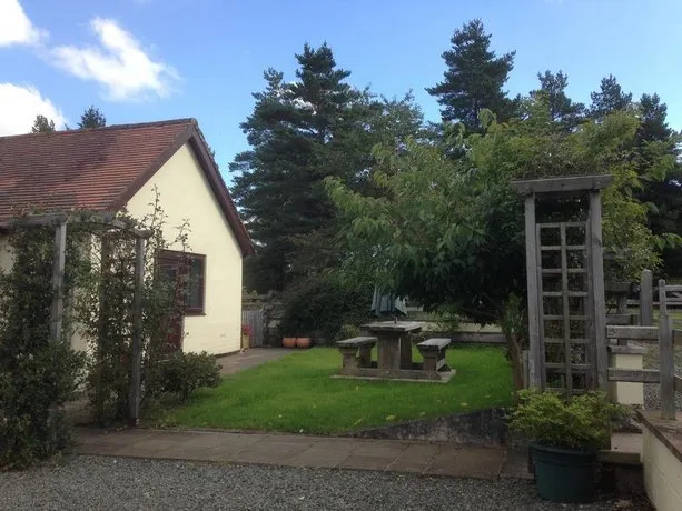 Vulcan Lodge Cottages - Image 1