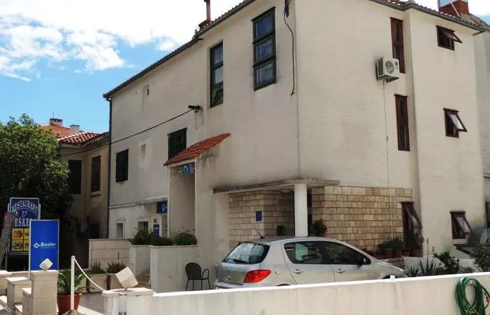 Seaside Apartments Makarska - Image 1