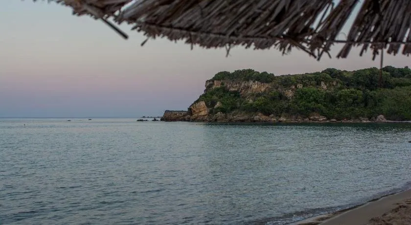 Ammos Beachfront Luxury Rooms - Adults Only - Image 1