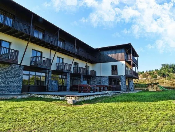 Potcoava Mountain Hideaway - Image 1