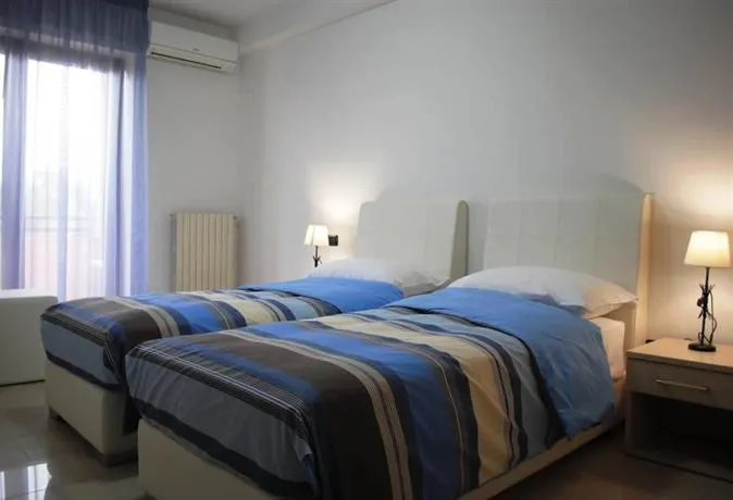 Twin Towers Rooms - Image 1