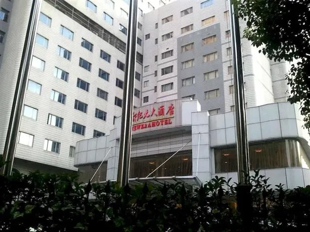 New Era Hotel - Image 1