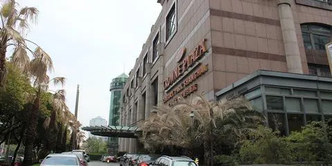 Parkline Century Park Hotel Shanghai - Image 1