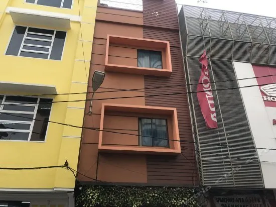 511 Ideal Stay Hotel - Image 1