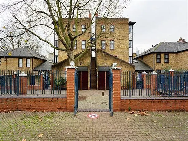 Veeve 2 Bed Maisonette Wontner Close Islington - Image 1