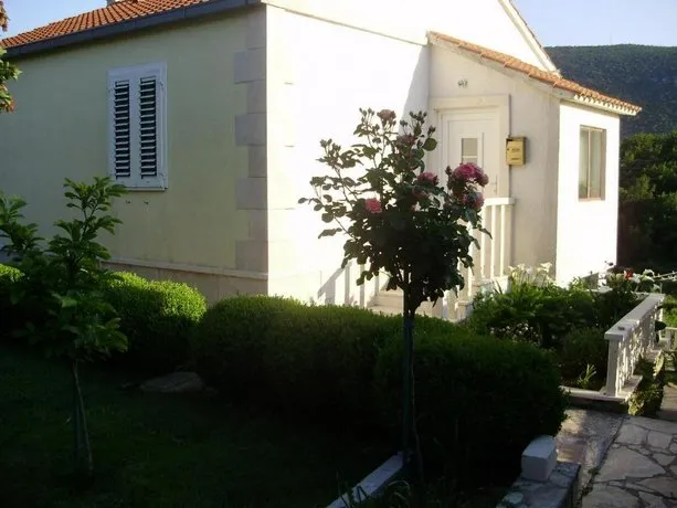 Guest House Tugare - Omis - Image 1