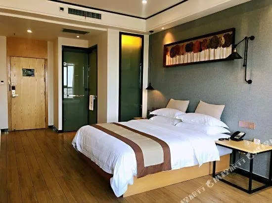 YIJIA HOTEL - Image 1